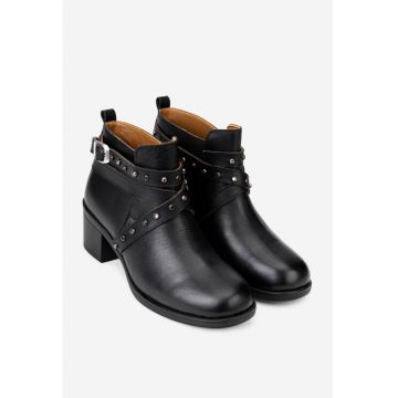 Botine negre din piele accesorizate cu strasuri