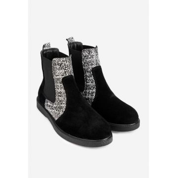 Ghete dama negre din piele intoarsa cu detaliu snake print