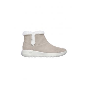 Ghete slip on de piele intoarsa cu o captuseala din material teddy On The Go Joy